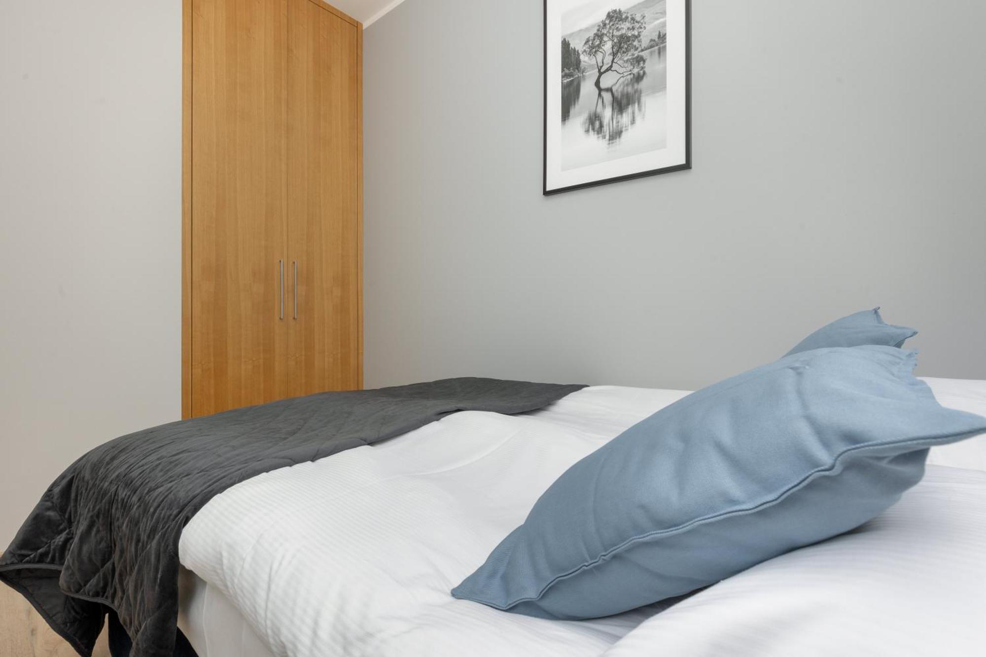 Business Center Apartments Warsaw Wola By Noclegi Renters Dış mekan fotoğraf